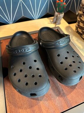 CROCS Classic Clog in Black